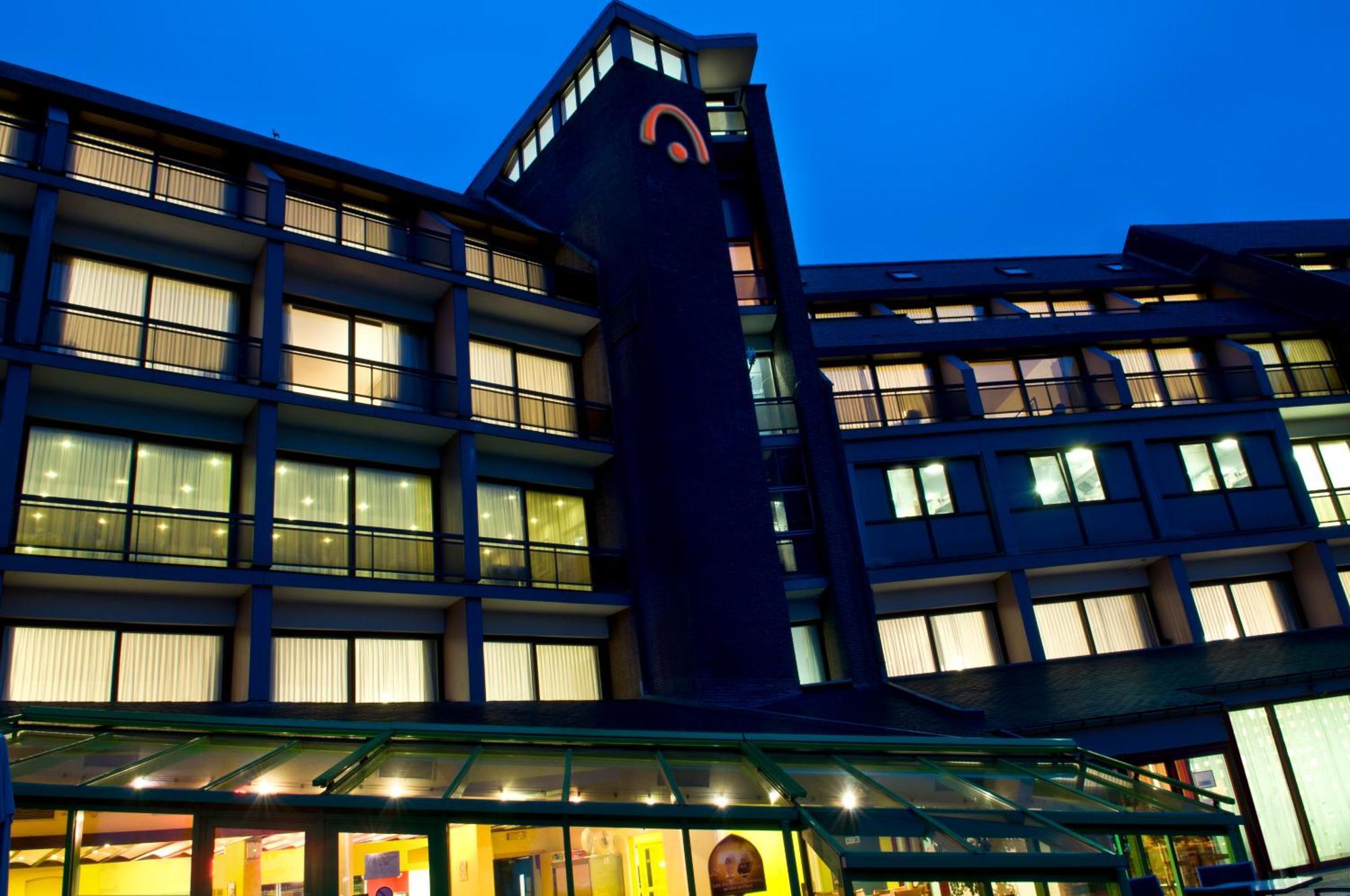 Floreal Le Panoramique Mont-Saint-Aubert Exterior foto
